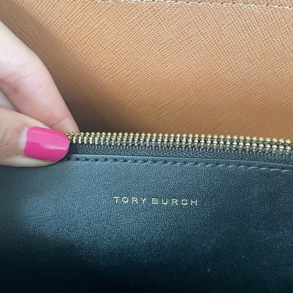 Tory Burch | Walker Medium Bag - Picture 6 of 10